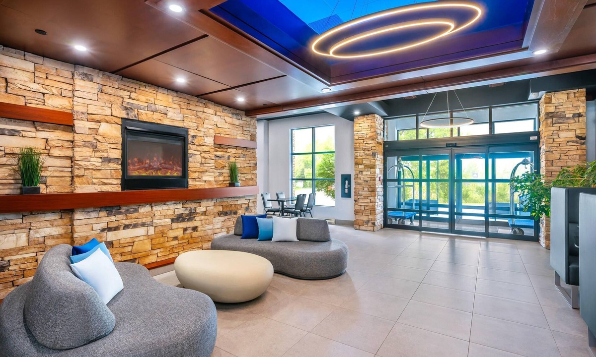 Desjardins Hotel | Quality Inn & Suites Levis