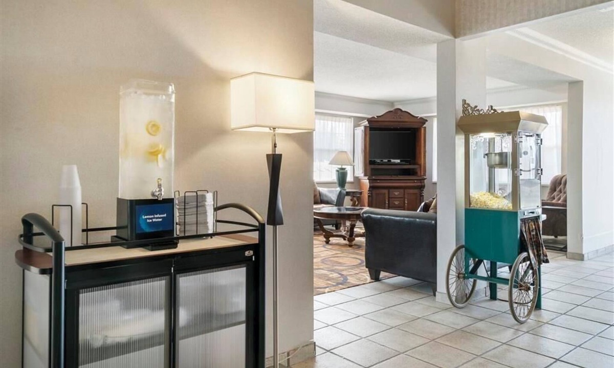 Manistique Hotel | Quality Inn & Suites Manistique