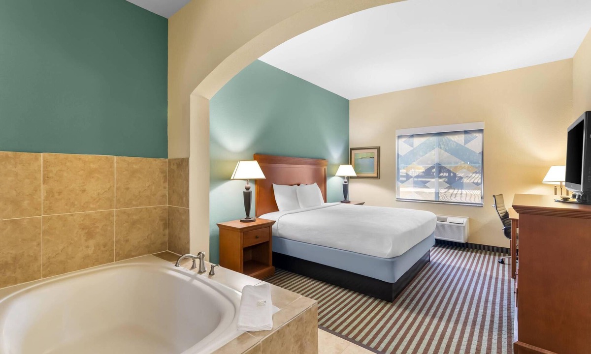 Marlin Hotel | Quality Inn & Suites - Marlin