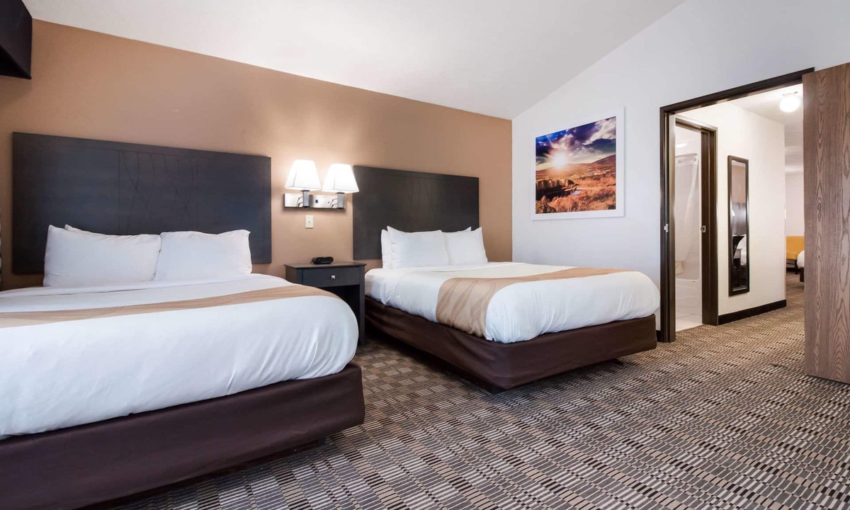 McCook Hotel | Quality Inn & Suites McCook