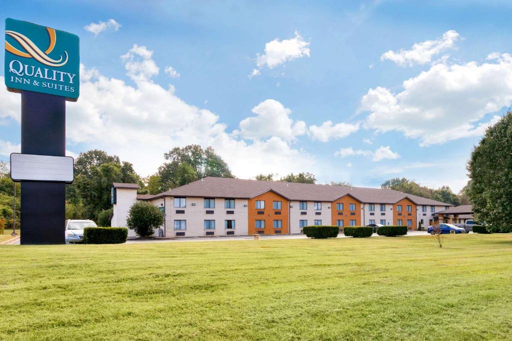 Metropolis Hotel | Quality Inn & Suites Metropolis I-24