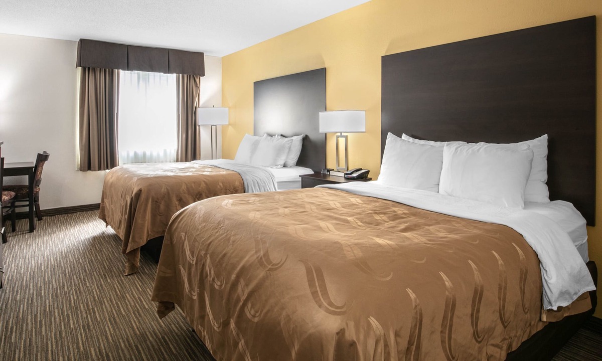 Metropolis Hotel | Quality Inn & Suites Metropolis I-24