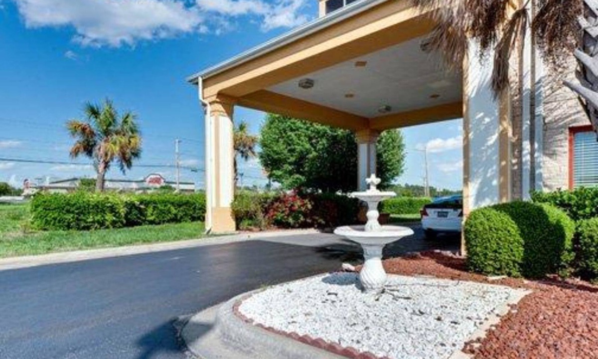 Monroe Hotel | Quality Inn & Suites Monroe