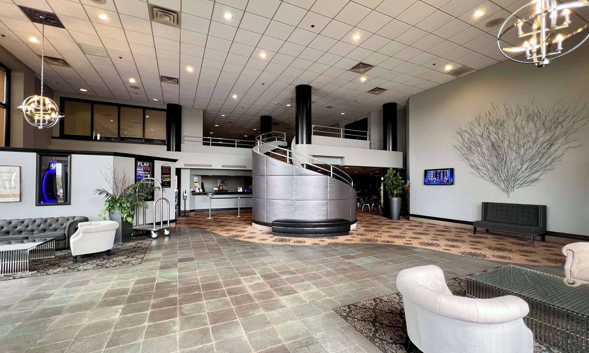 Orland Hills Hotel | Quality Inn & Suites Orland Park - Chicago