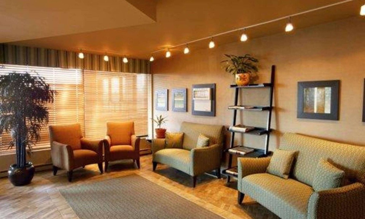 Dorval Hotel | Quality Inn & Suites P.E. Trudeau Airport