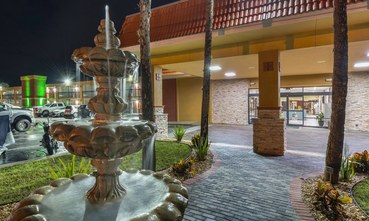 Palatka Hotel | Quality Inn & Suites Palatka Riverfront