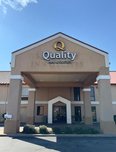 Pine Bluff Hotel | Quality Inn & Suites Pine Bluff