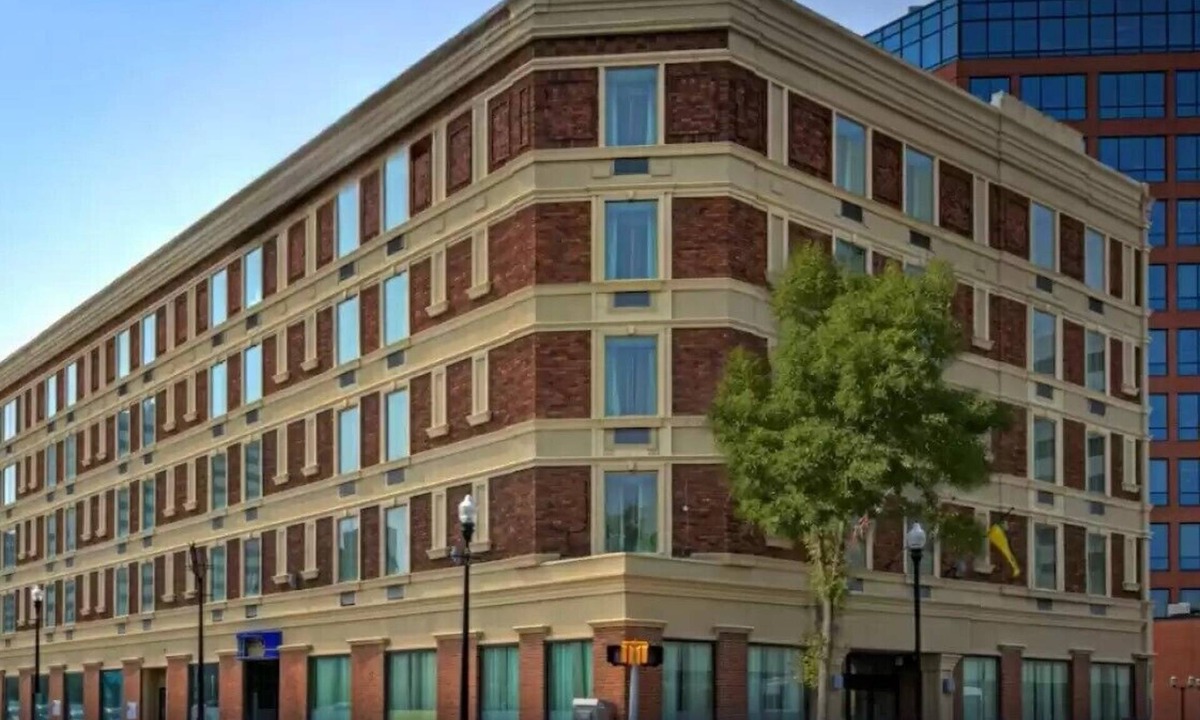 Regina Hotel | Quality Inn & Suites Regina Downtown