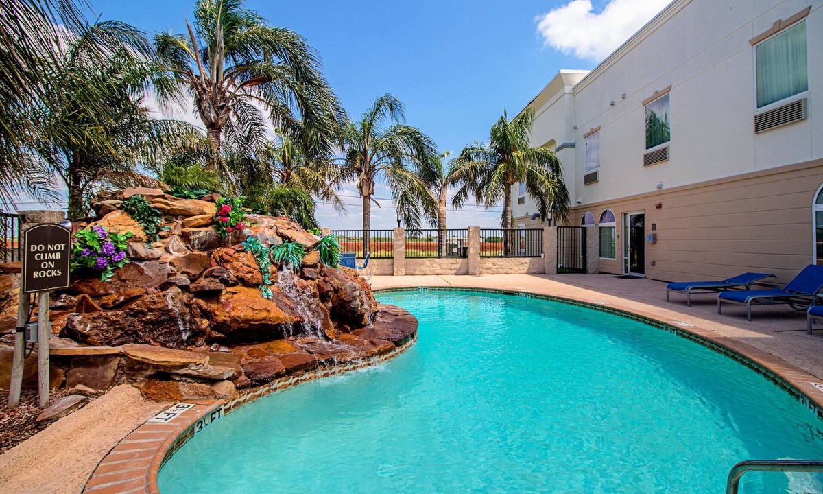 Robstown Hotel | Quality Inn & Suites Robstown