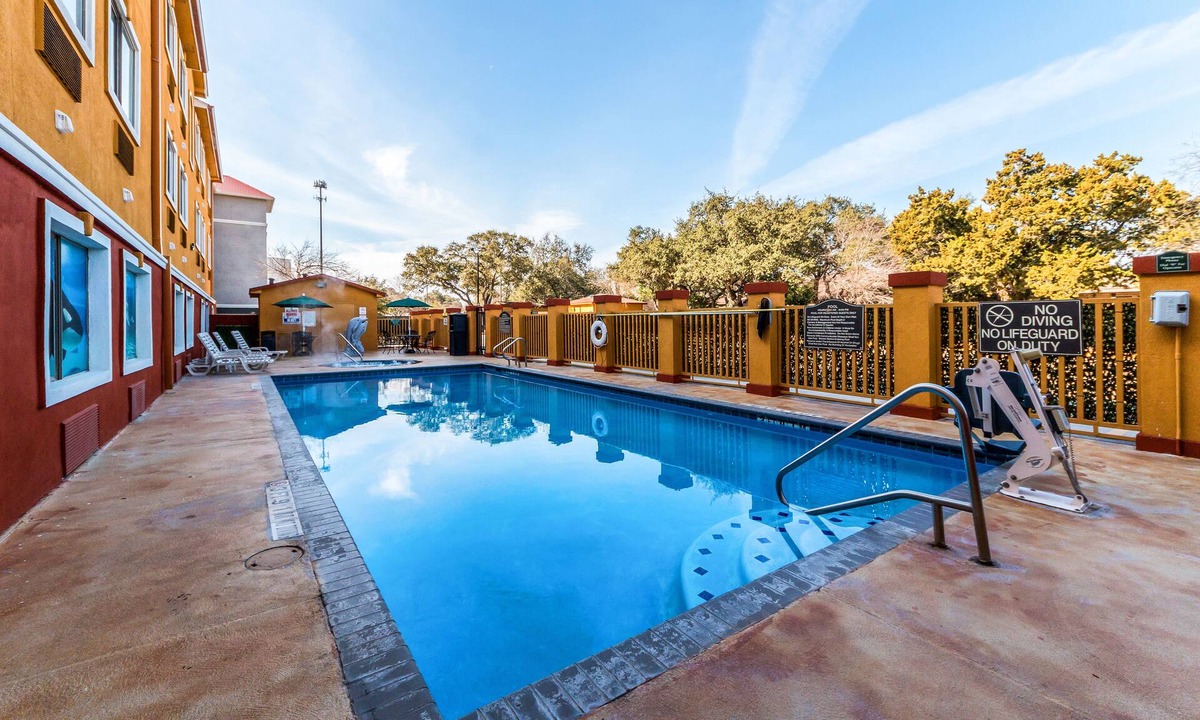 San Antonio Hotel | Quality Inn & Suites SeaWorld North