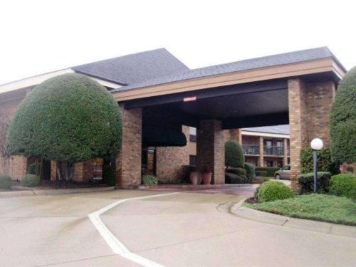 Searcy Hotel | Quality Inn & Suites Searcy I-57