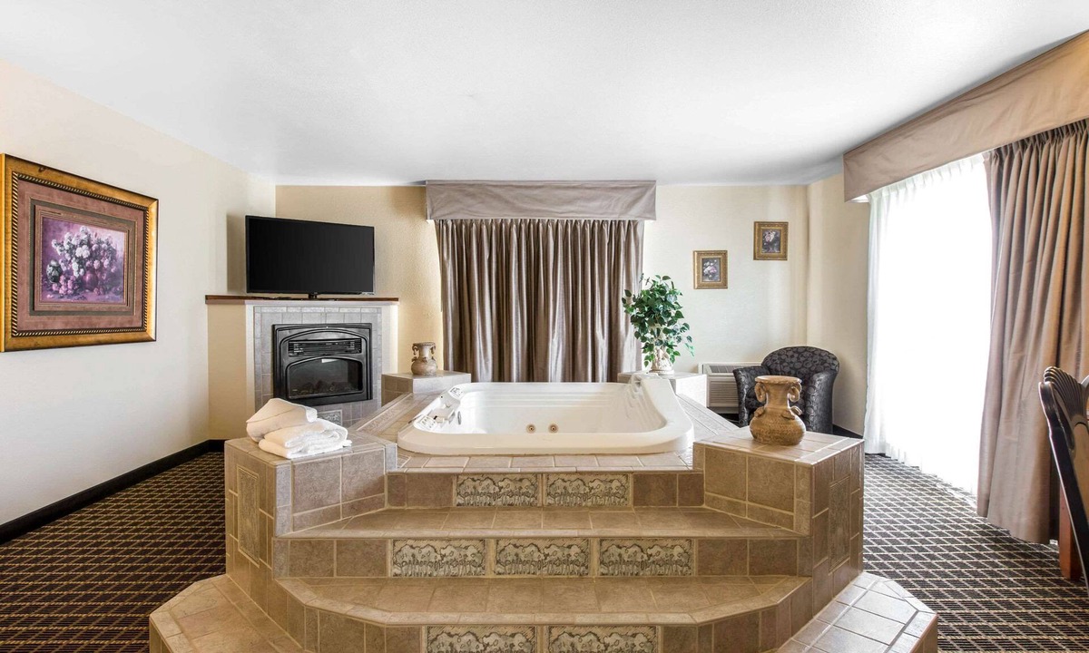 Silverthorne Hotel | Quality Inn & Suites Silverthorne - Copper Mountain