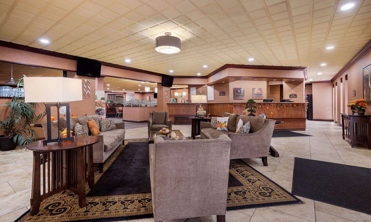 Lindbergh Lawns Hotel | Quality Inn & Suites Syracuse Fairgrounds