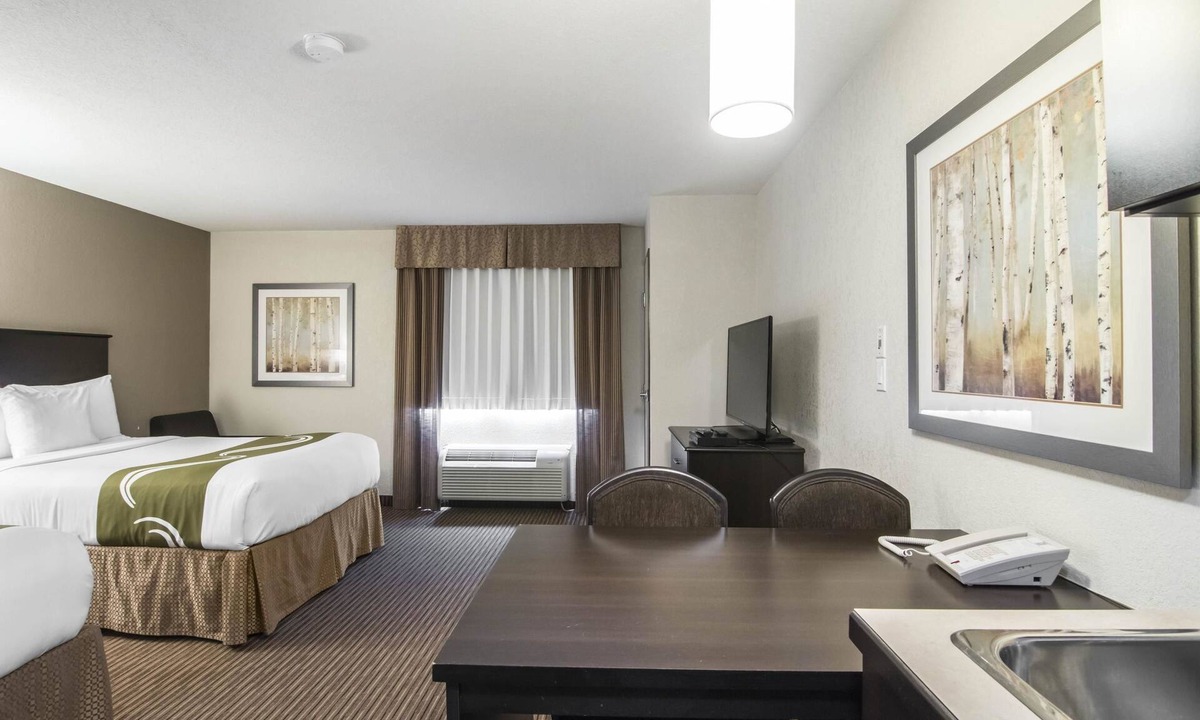 Thompson Hotel | Quality Inn & Suites Thompson