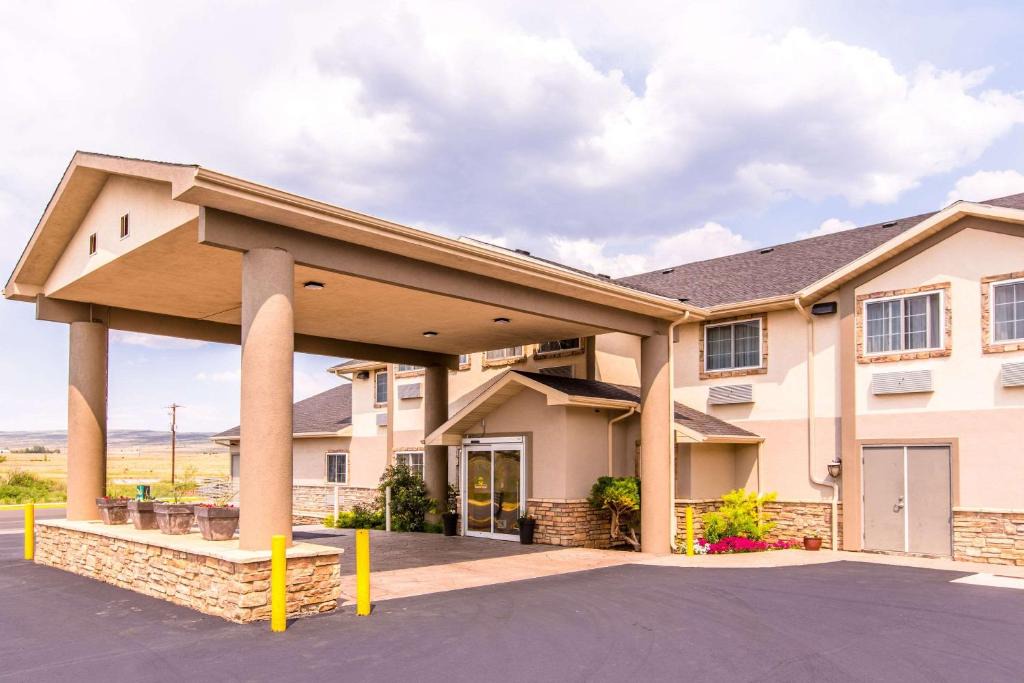 Laramie Hotel | Quality Inn & Suites University