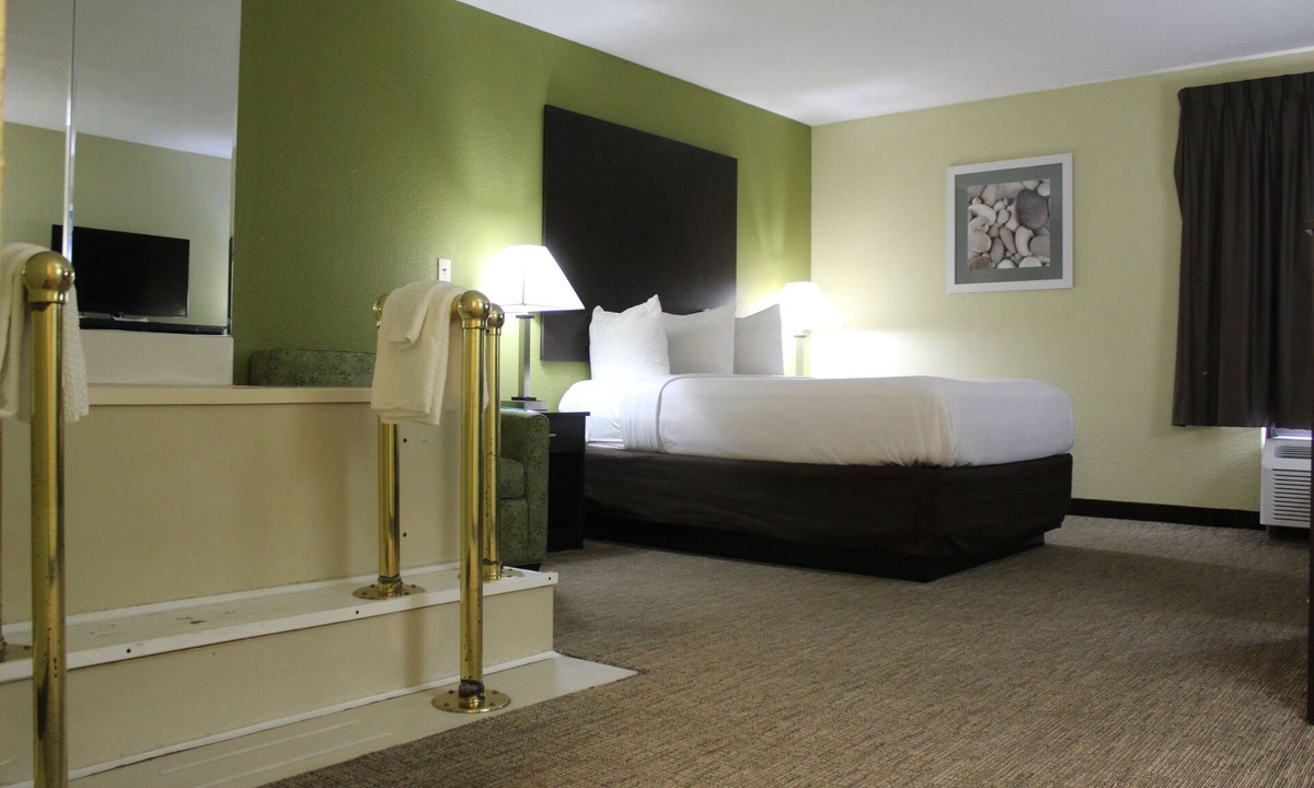 Muncie Hotel | Quality Inn & Suites University Area