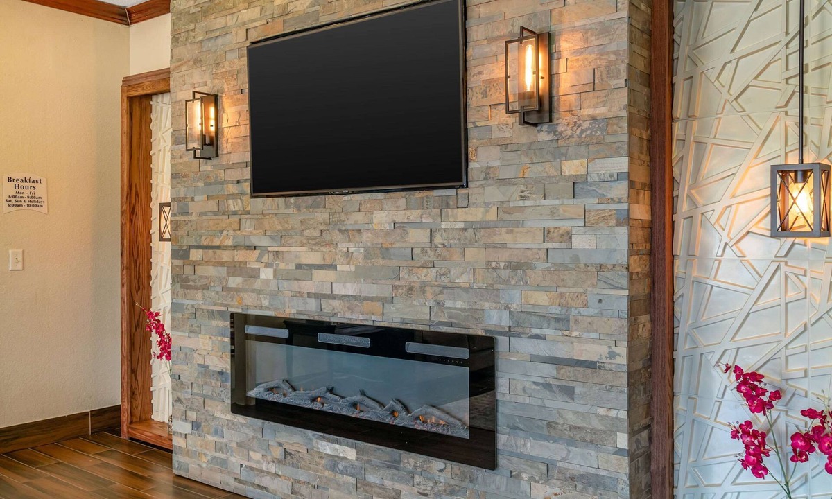 Bay City Hotel | Quality Inn & Suites
