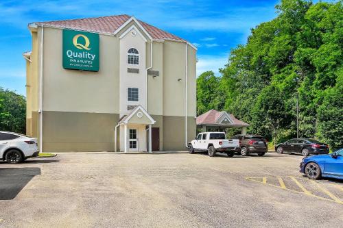 Strabane Hotel | Quality Inn & Suites