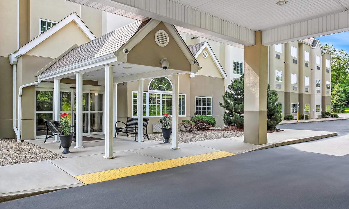 Meadowlands Hotel | Quality Inn & Suites
