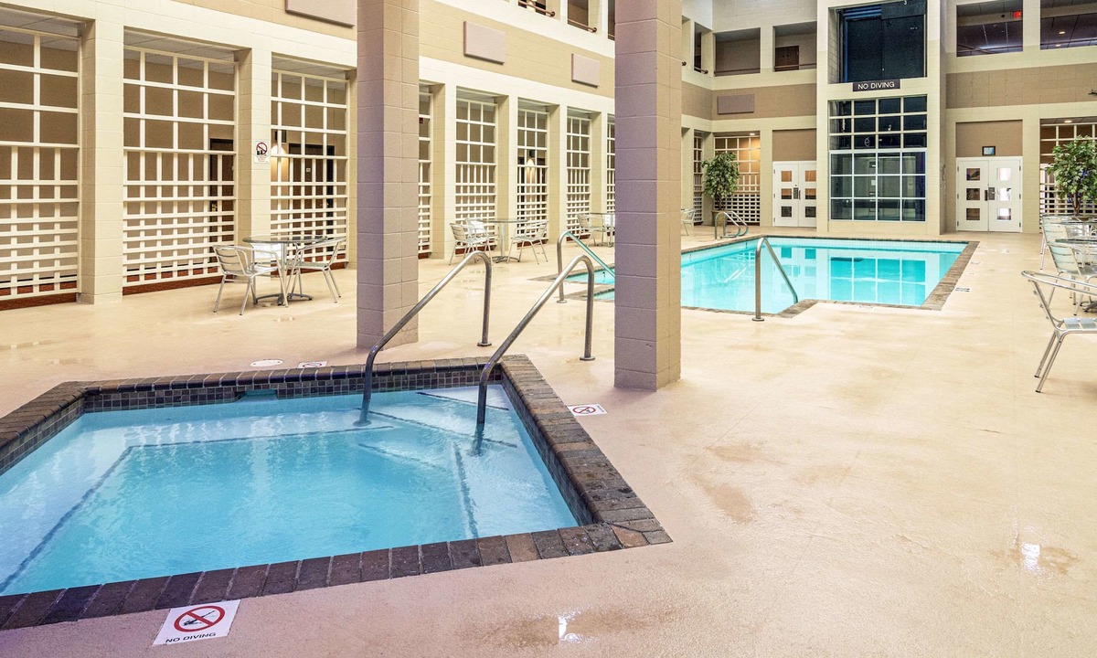 Virginia Hotel | Quality Inn & Suites Virginia MN