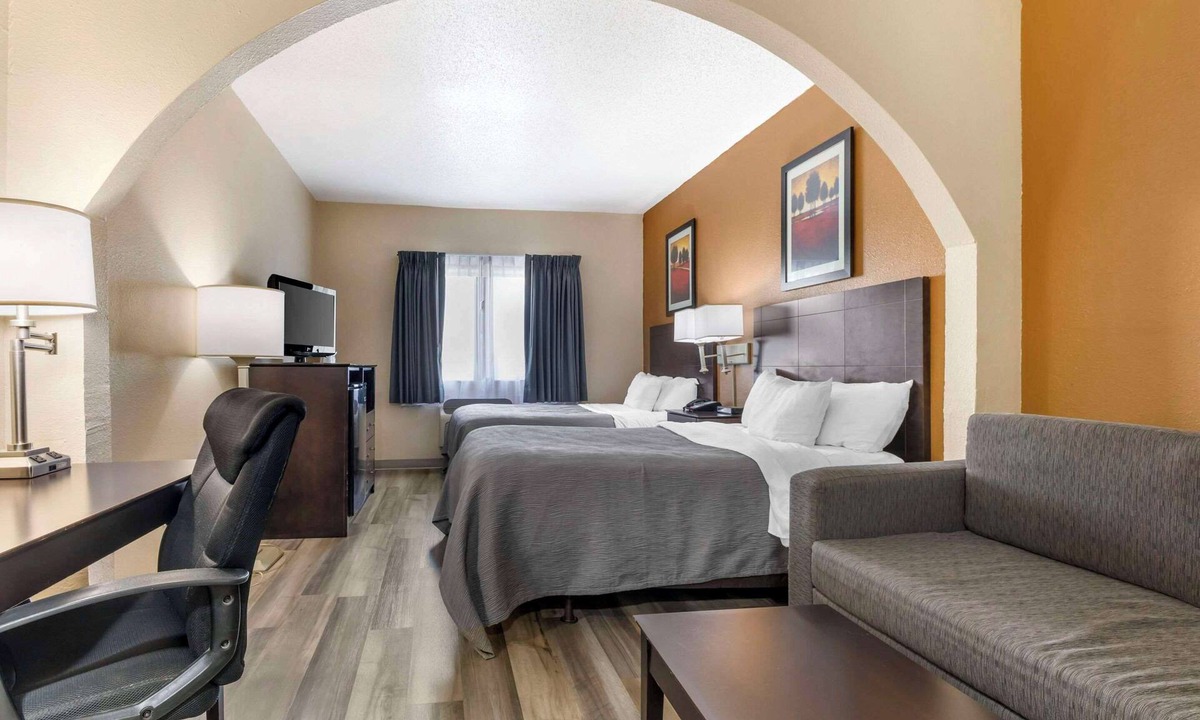 Wichita Falls Hotel | Quality Inn & Suites Wichita Falls I-44