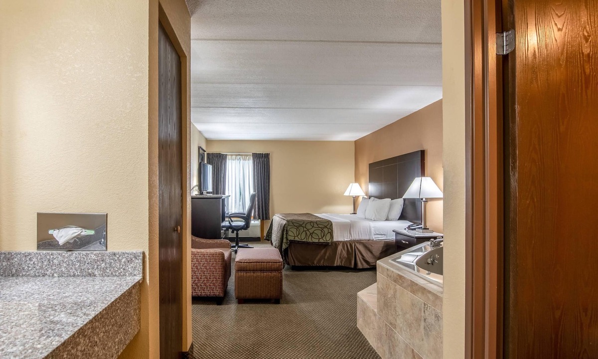 Tully Hotel | Quality Inn Tully I-81