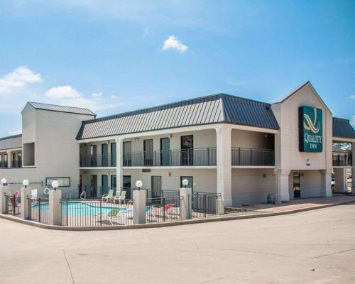 Turners Hotel | Quality Inn US65 & E Battlefield Rd Springfield