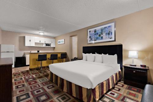 Wayne Hotel | Quality Inn Wayne - Fairfield Area
