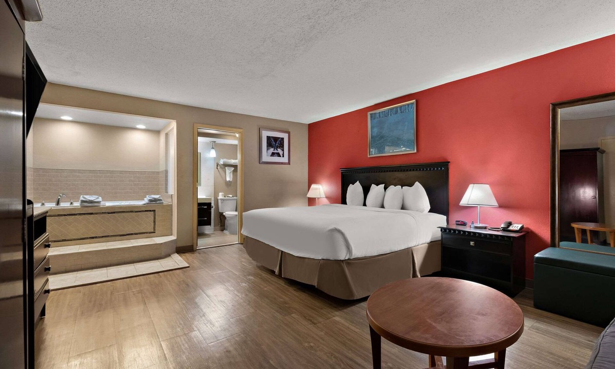 Wayne Hotel | Quality Inn Wayne - Fairfield Area