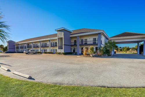 North Weeki Wachee Hotel | Quality Inn Weeki Wachee - Spring Hill