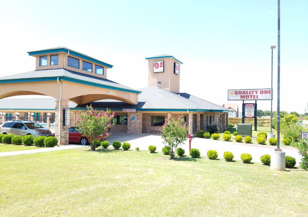 Weatherford Hotel | Quality One Motel