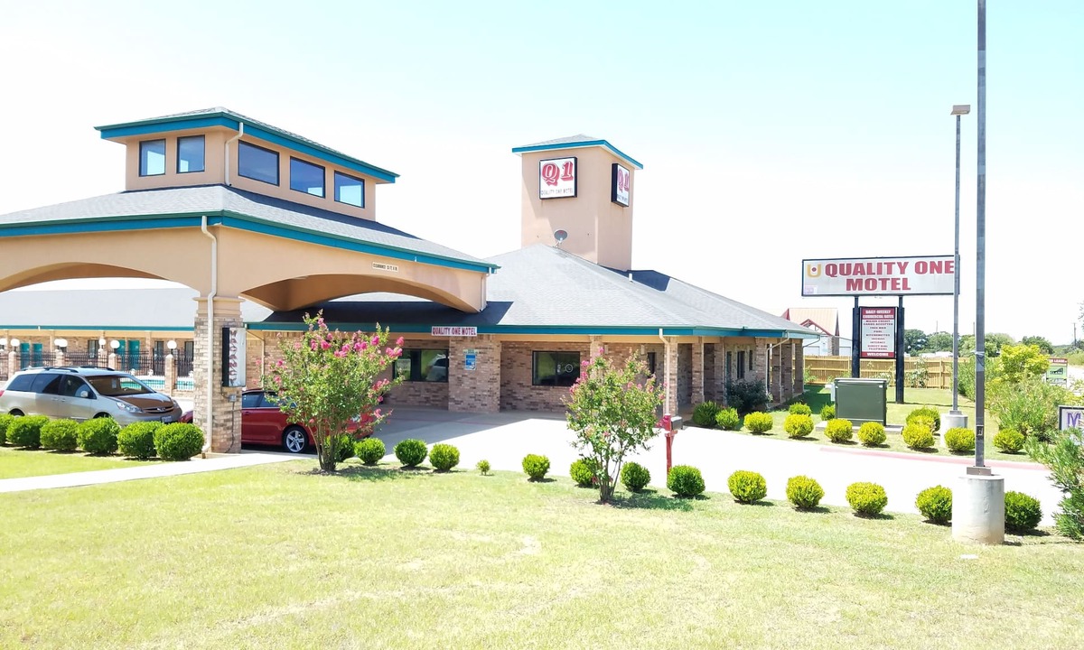 Weatherford Hotel | Quality One Motel