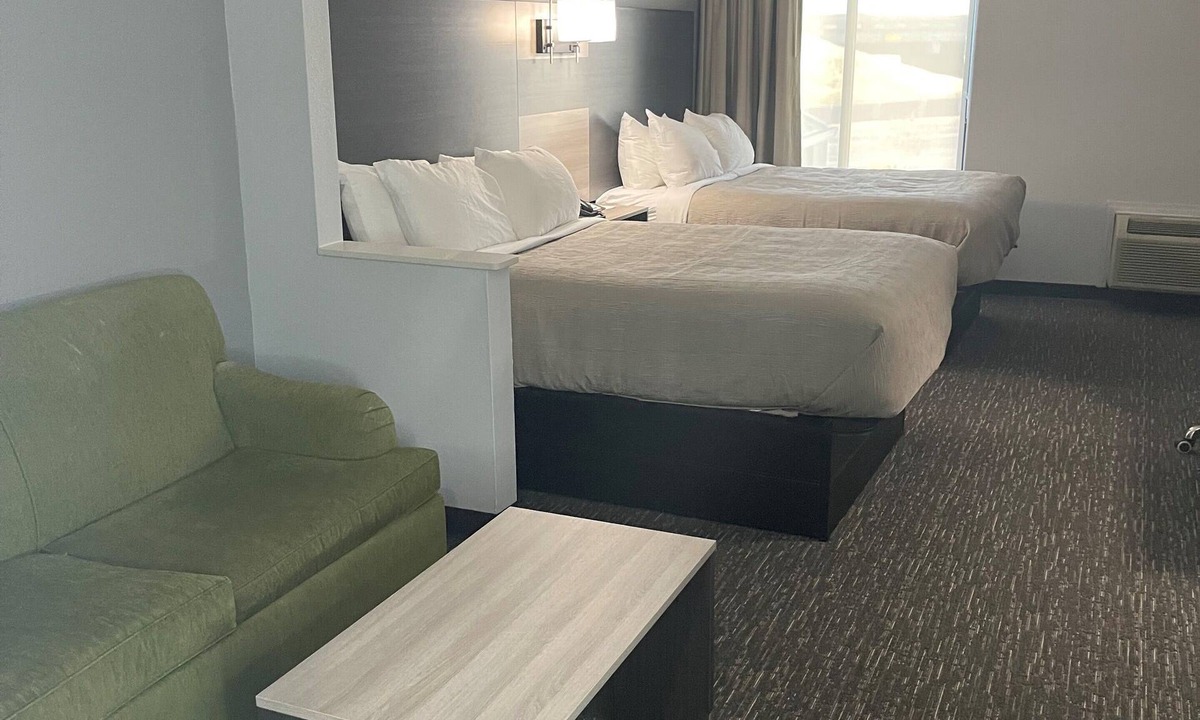 Abilene Hotel | Quality Suites Abilene Mall Area