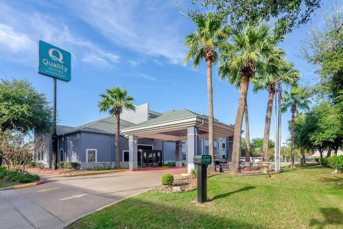 Jersey Village Hotel | Quality Suites Houston NW Cy-Fair
