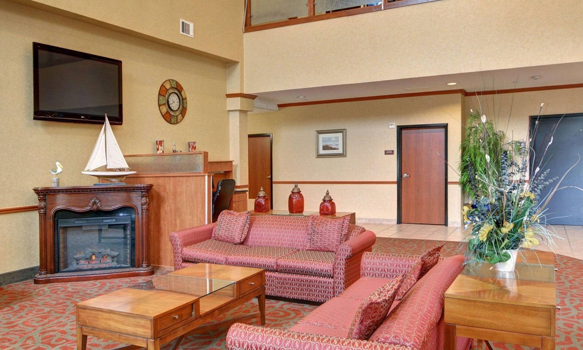 Mabank Hotel | Quality Suites Near Cedar Creek Lake