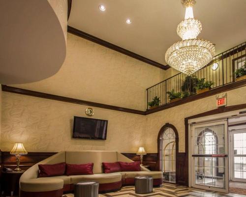 Industry Hotel | Quality Suites NYC Gateway