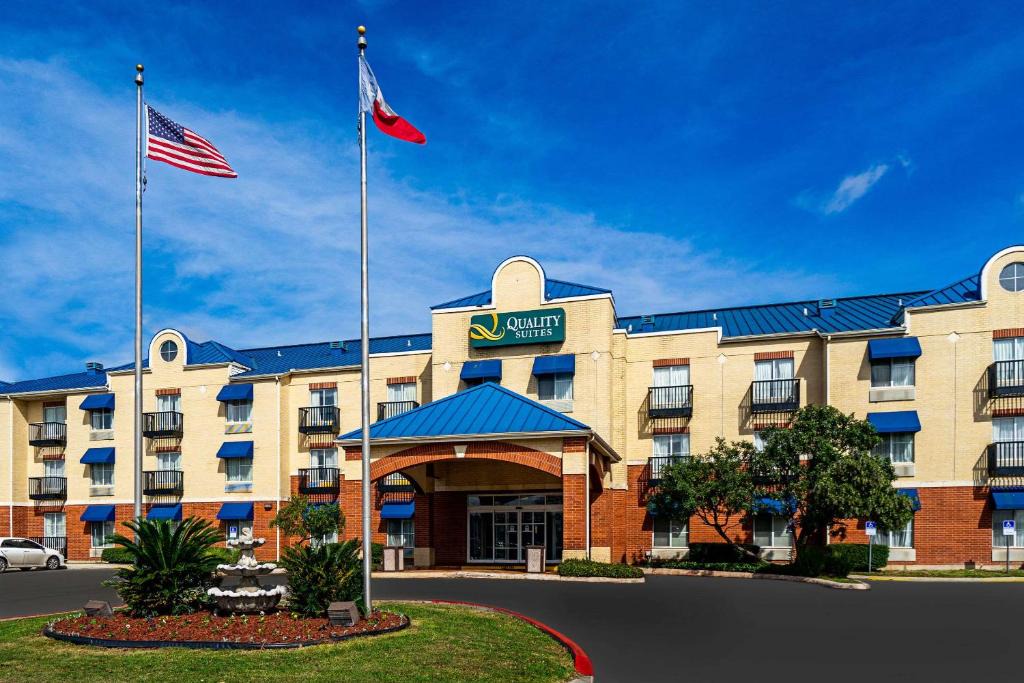 North San Antonio - SAT Hotel | Quality Suites San Antonio Northeast