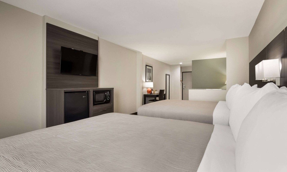 Tulsa Hotel | Quality Suites Tulsa I-44