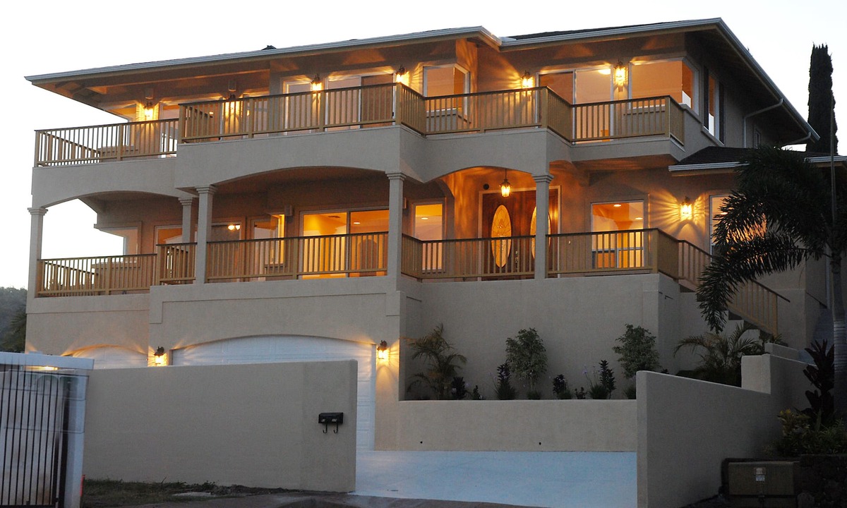 Makakilo City House | Quality & Views- Centrally Located - Golf & Disney !