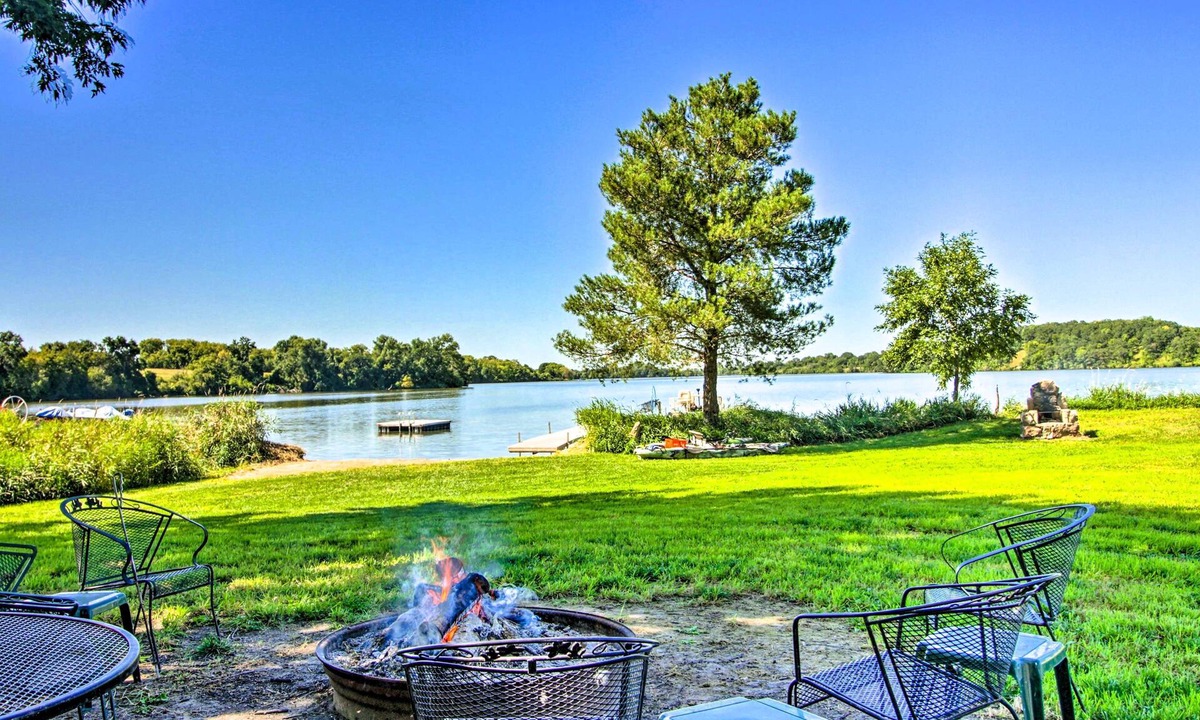 Brandon House | Quam Lake, Private Dock & Beach (near Alexandria)