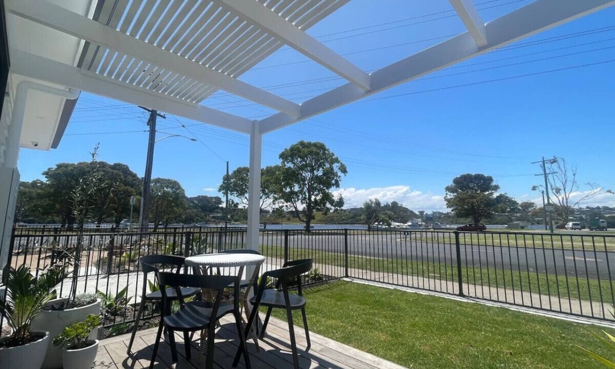 Lakes Entrance Apartment | Quarterdeck 2br *Waterfront* Apartment