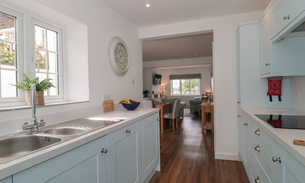 Poole Cottage | Quay Cottage - Sea View