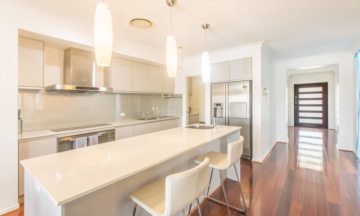 Biggera Waters House | Quay River Beach Hotel