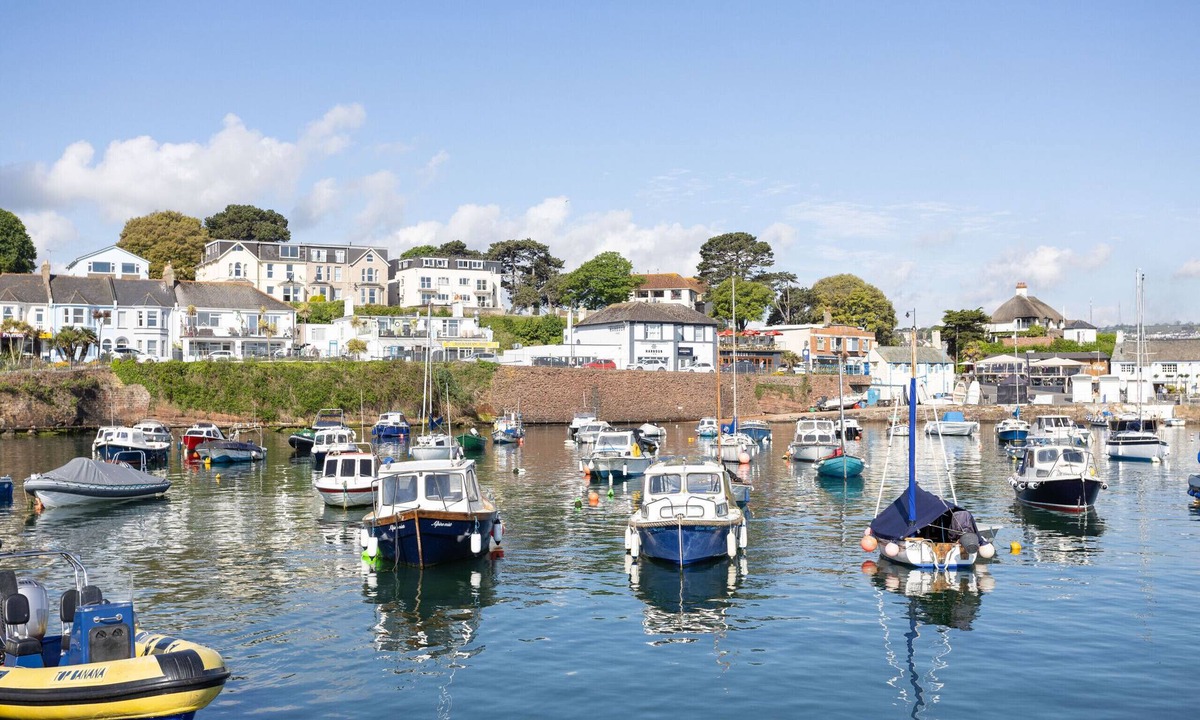Roundham Apartment | Quayside View – Stylish Harbourfront Apartment in Paignton, Devon