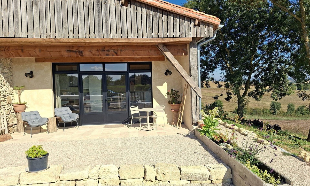 Marsac Bed & Breakfast | Que pour 2, B&B Le Bonheur 1-bedroom/studio with swimming pool and AC , Gers