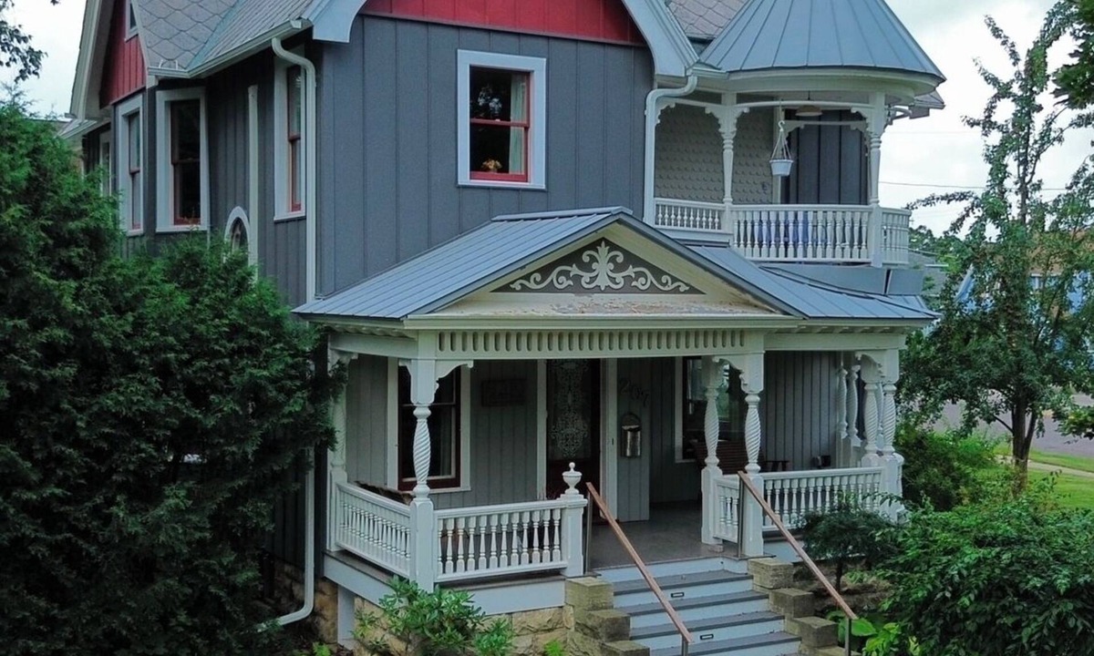 Viroqua House | Queen Anne Stay