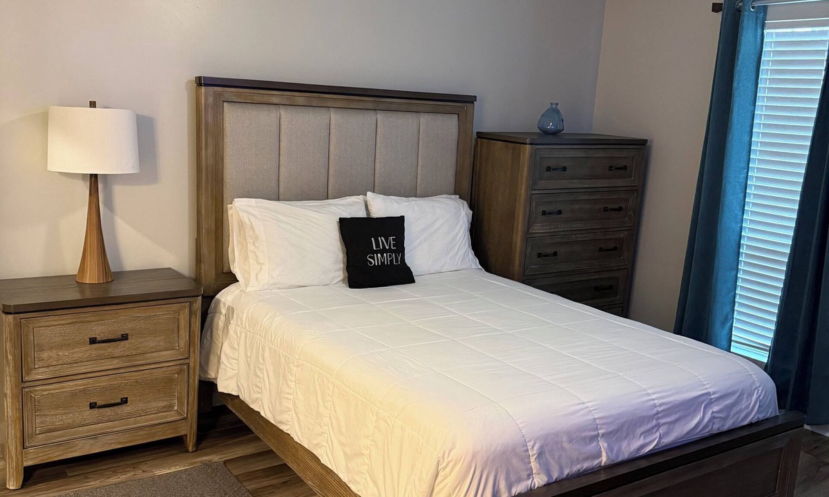 Warner Robins Apartment | Queen Bed Hillside Apartment Unit A