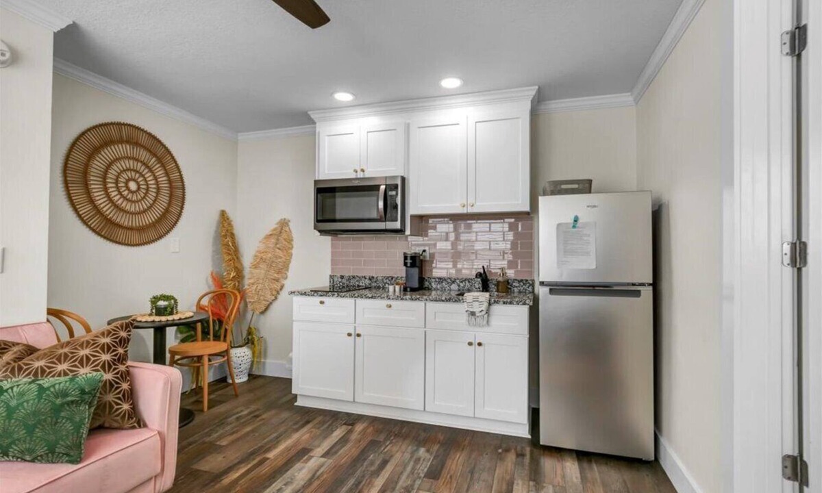 Safety Harbor Hotel | Queen bed, kitchenette, living room/couch.