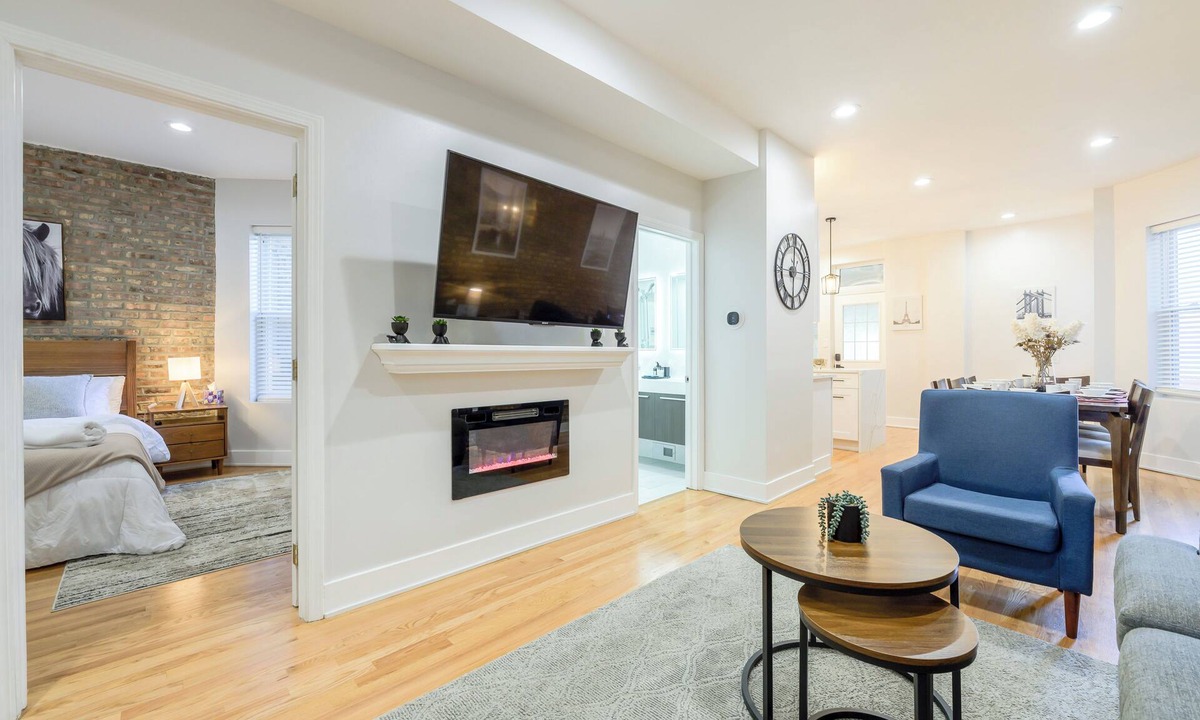 Avondale Apartment | Queen Beds, EV Charging, Near Train: Luxury Stay