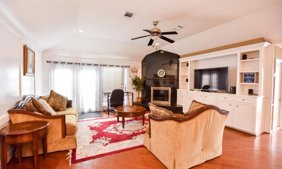 Greater Fondren Southwest House | Queen Esther’s Palace Beautiful maintained home in vibrant walkable neighborhood